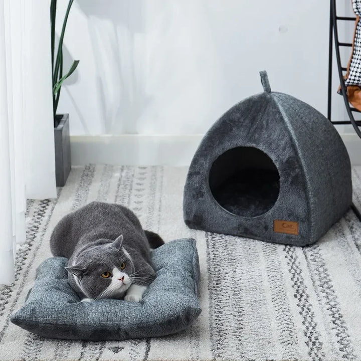 Triangle Closed Cat Nest